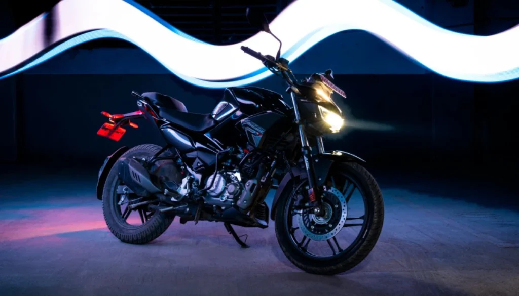 TVS RTX 300 vs Hero Xtreme 125R: Which Bike Suits Your Ride? scoopok.com Hero Xtreme 125R split seat, Bluetooth