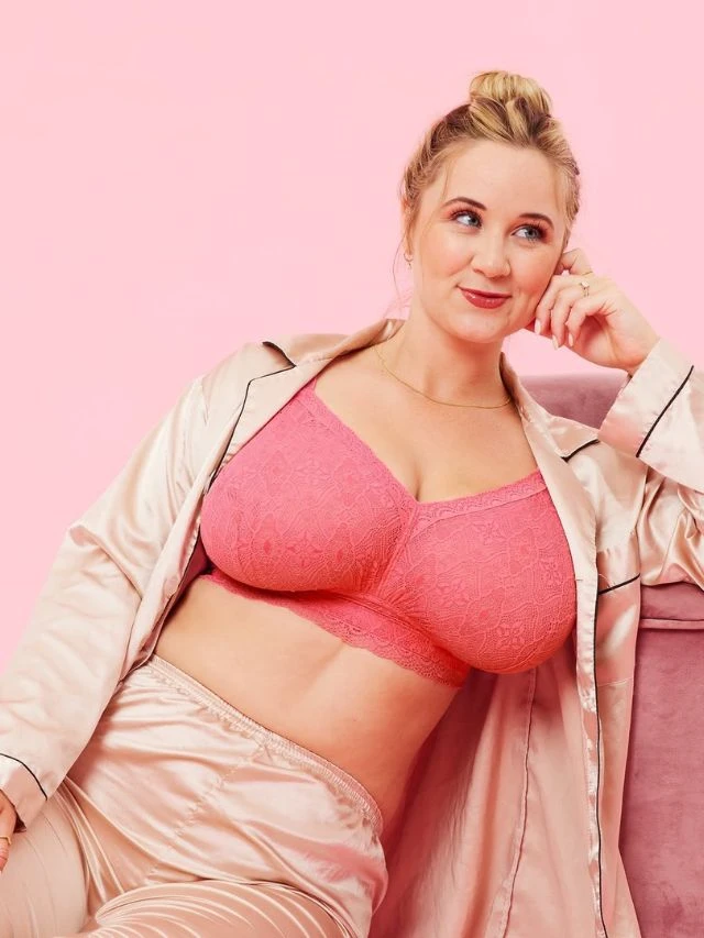 Top 5 Best Fuller Bust (DD+) Bloggers To Follow scoopok.com Saterra St
